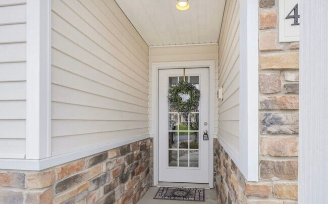 Foto del edificio - 4743 Lakeside Dr