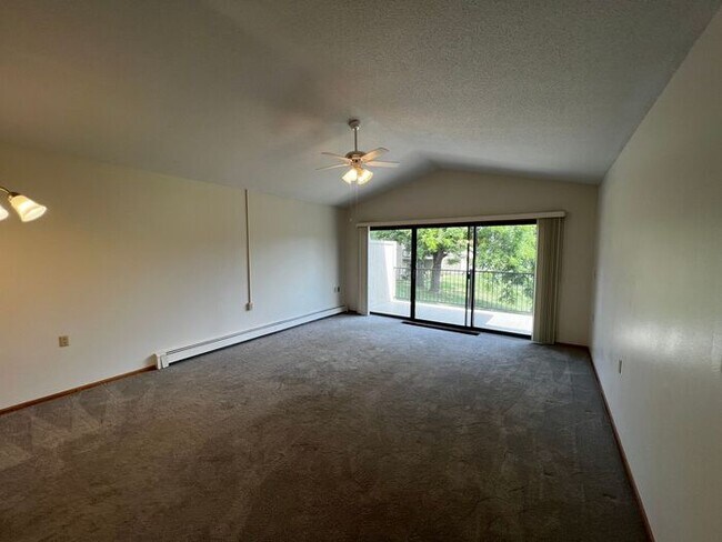 Foto del edificio - $1,300 | 2 Bedroom, 1 Bathroom House | PET...