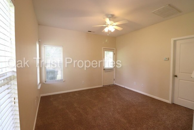 Foto del edificio - Grand Oaks Preserve
