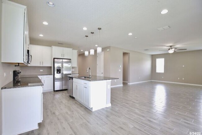 Building Photo - GORGEOUS 4/2.5 Two-Story home with Fenced ...