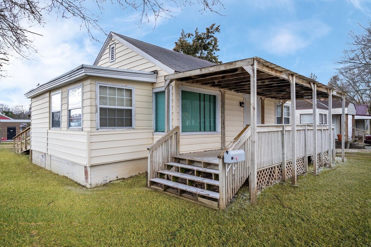 Foto principal - Charming Home in Convenient Location!