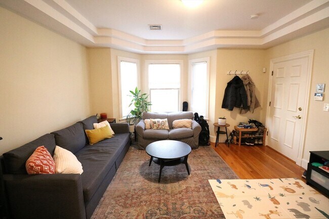 Foto del edificio - 114 Pleasant St