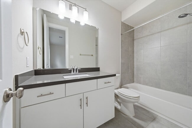 Foto del edificio - 1307 W 24th St