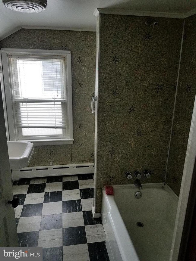 Building Photo - 707 Lytle St