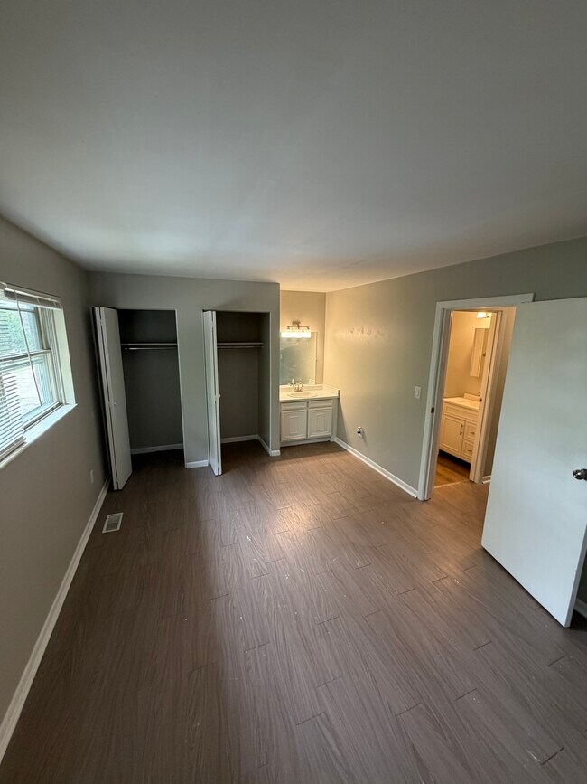 Foto del edificio - 6861 Emerald Ave
