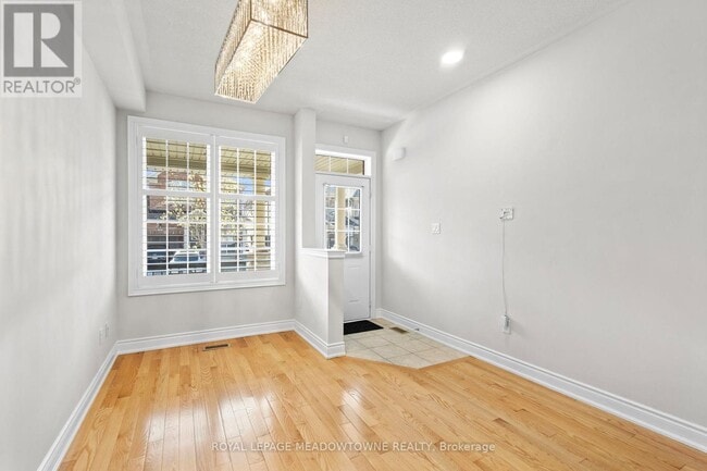 Building Photo - 1516 Haws Crescent