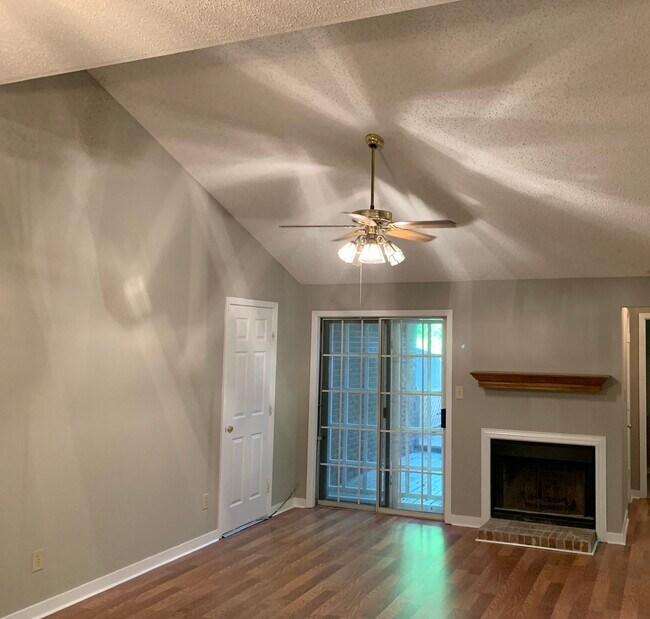 Foto del edificio - 138 Lofty Pine Ln