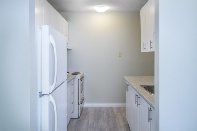 Photo du bâtiment - WHITEOAKS ONE BEDROOM APARTMENT FOR OCTOBE...