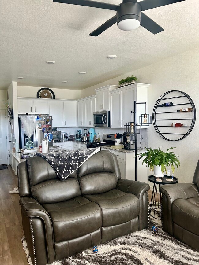 Foto del edificio - 583 Thoroughbred Ln
