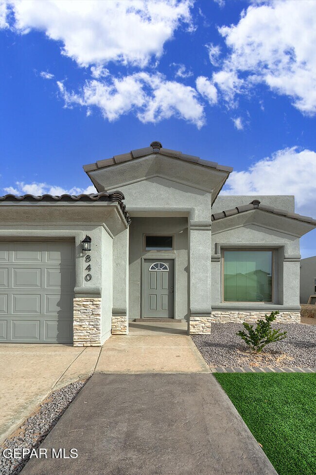 Foto del edificio - 840 Paseo Dulce Ave