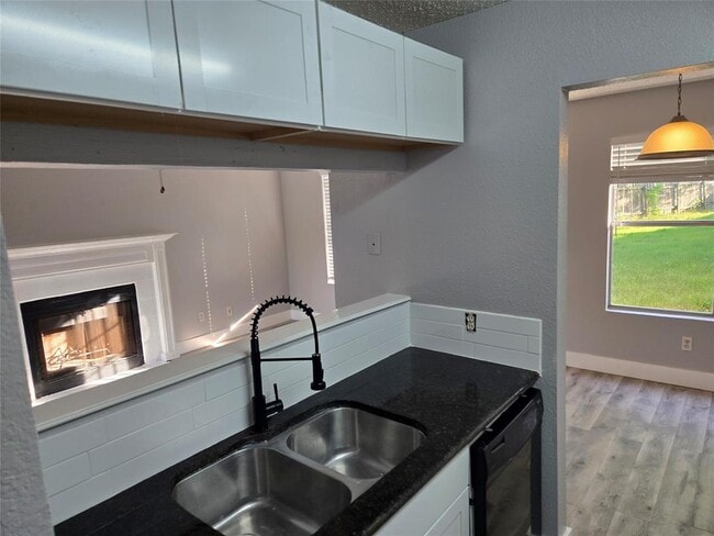 Foto del edificio - 10001 Parliament House Rd