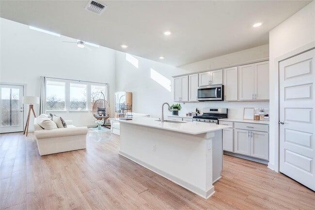 Foto del edificio - 10932 Defender Trl