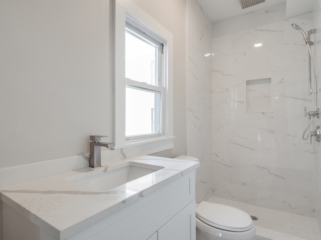 Foto principal - 226 W 9th St