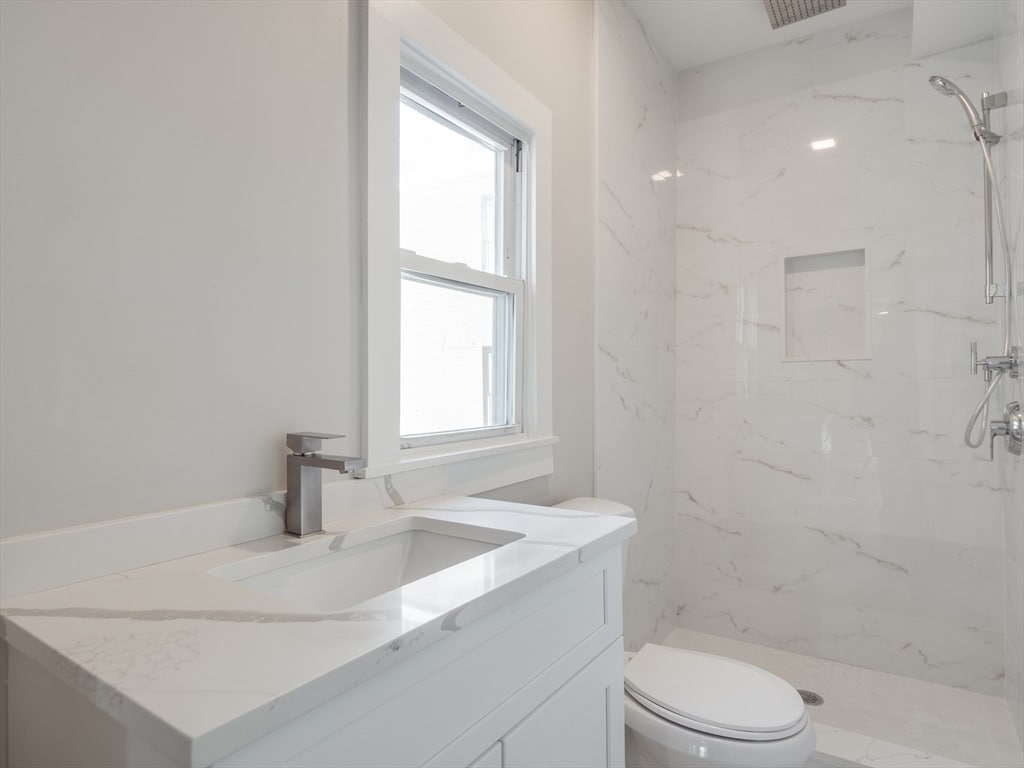 Primary Photo - 226 W 9th St