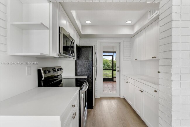 Building Photo - 10041 SW 45th St