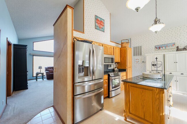 Foto del edificio - Charming, 2 Bedroom, 2 Bath, 1 car garage with a beautiful gazebo.