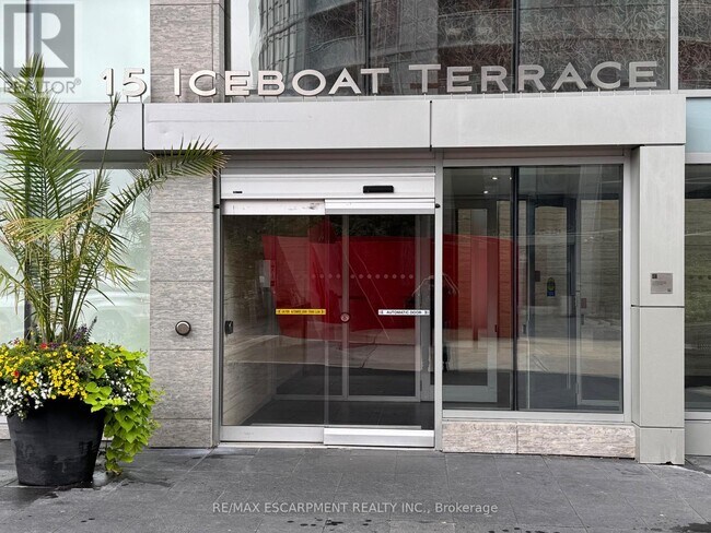 Photo du bâtiment - 15 Iceboat Terr