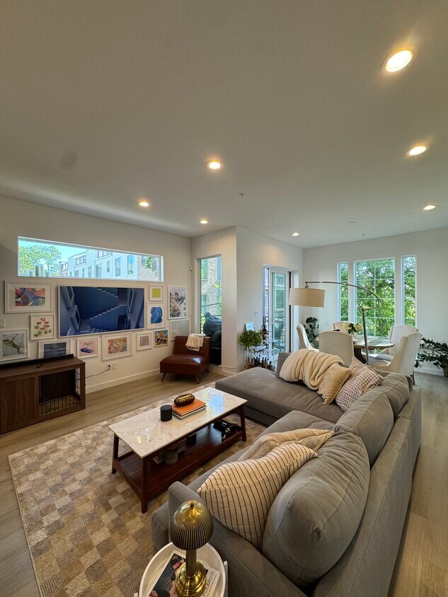 Foto principal - 419 W 9th St