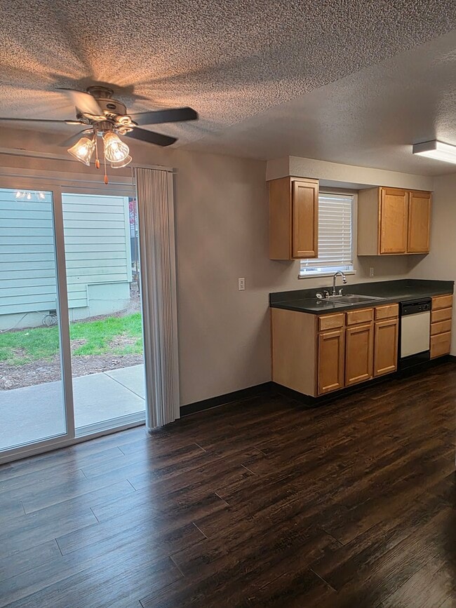 Building Photo - West End Apartments