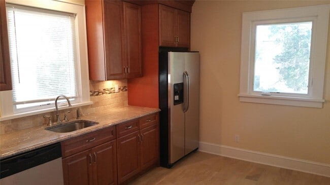 Building Photo - 471 Webster Ave