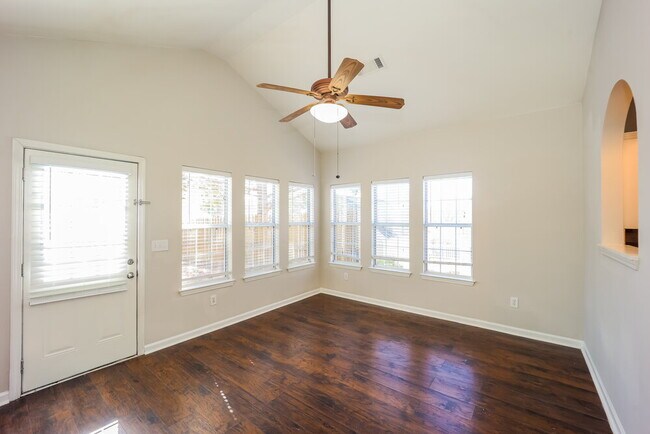 Foto del edificio - 609 Brookwater Dr
