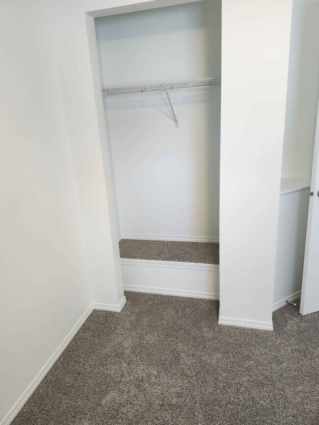 Building Photo - 11813-11847 47 St NW