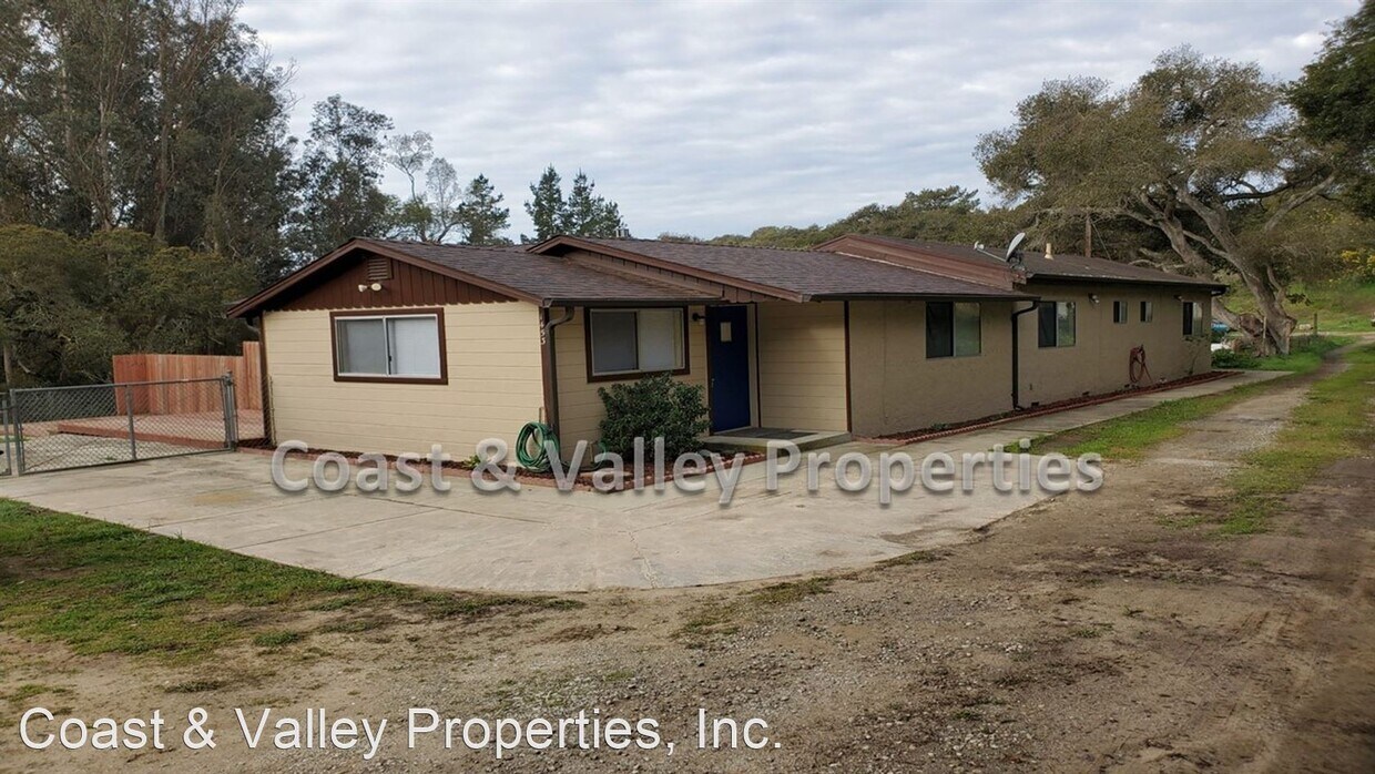 Foto principal - 3 br, 2 bath House - 1453 Castroville Blvd.
