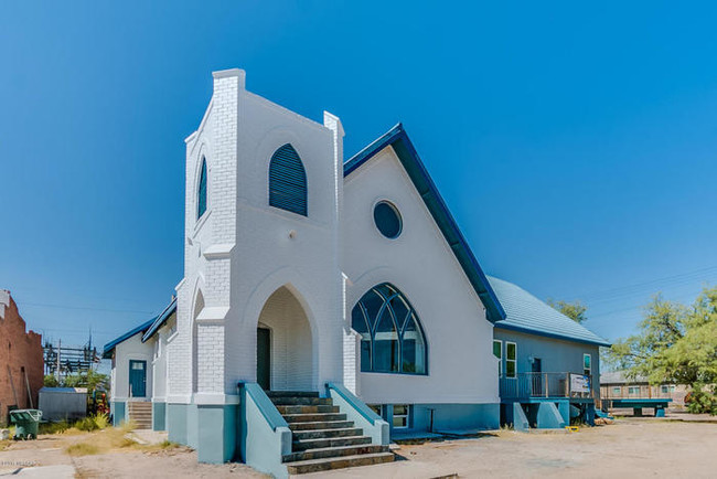 Building Photo - 641 N 10th Ave