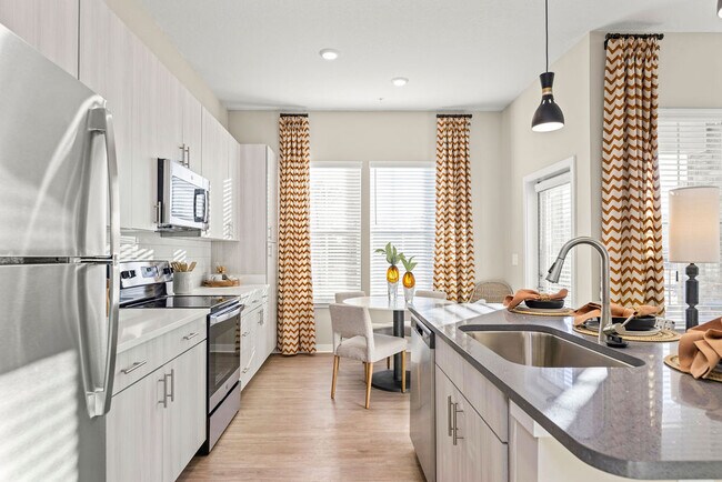 2HAB, 2BA - Madera de brezo - Cocina - Tapestry Patterson Lane