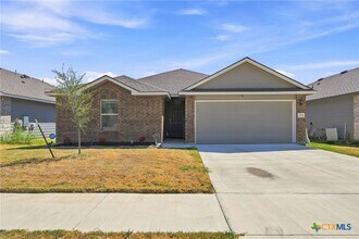 Building Photo - 1261 Lindsey Dr