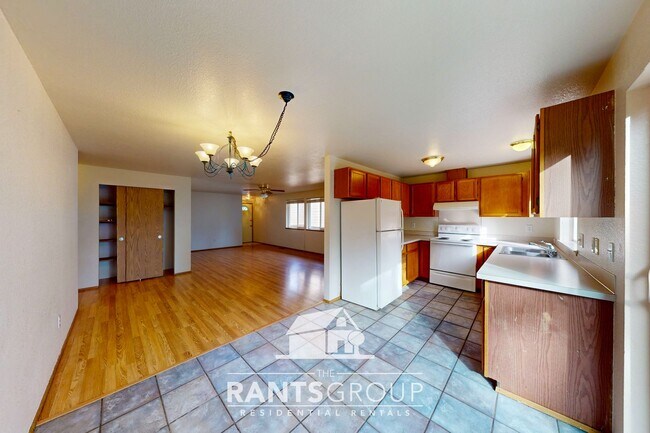 Building Photo - 3-Bedroom, 2-Bath Gem in Walkable Lacey Ne...