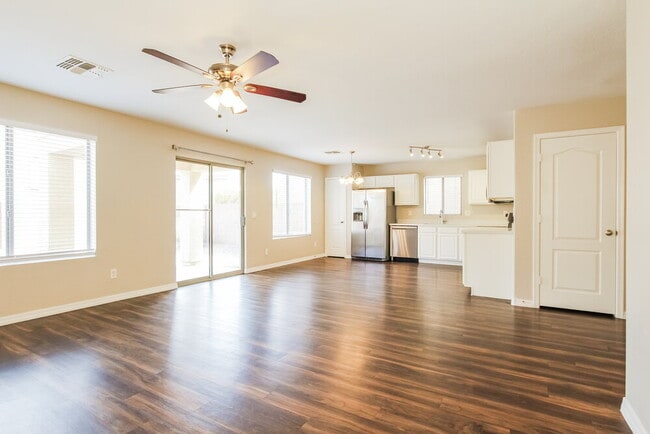 Foto del edificio - 12916 W Lawrence Ct
