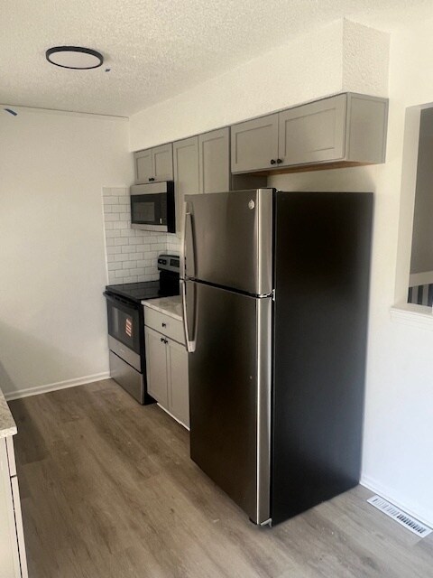 Foto del edificio - 3803 NE Colonial Dr