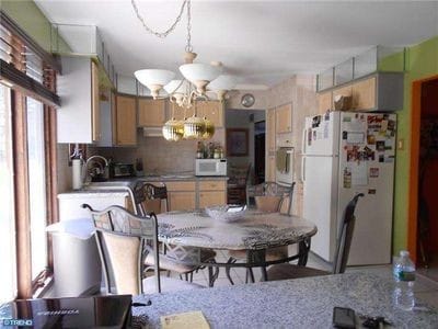 Primary Photo - 2813 Chapel Ave W