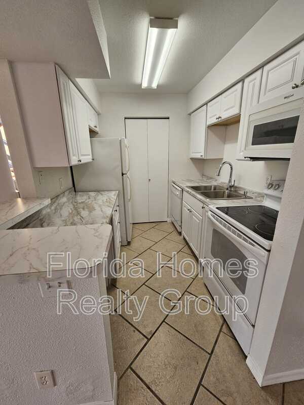 Photo - 2855 Winkler Ave Apartment