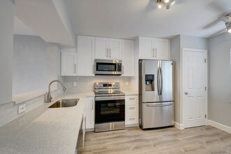 Building Photo - 14747 Cumberland Dr