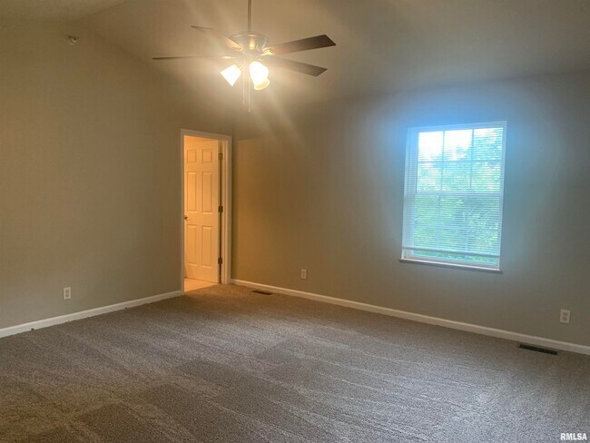 Building Photo - 858 West Trailcreek Drive