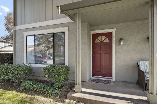 Building Photo - Remodeled 3-Bedroomn 2.5-Bathroom Townhome