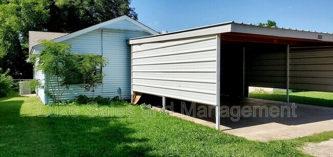 Building Photo - 1005 SW 63rd St