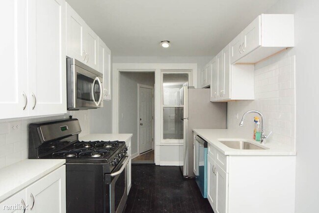 Building Photo - 3 br, 1 bath Duplex - Urban Abodes Unequal...