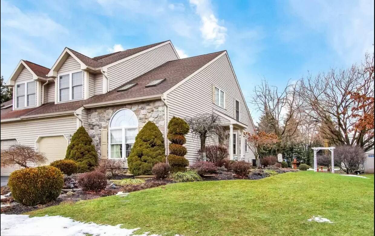 Front View - 7 Michigan Dr
