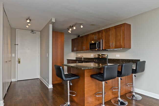 Foto del edificio - 655 W Irving Park Rd