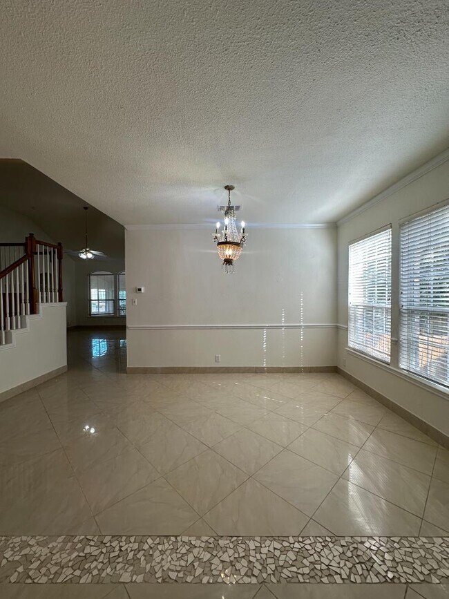 Foto del edificio - 12360 Hart Crest