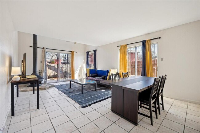 Foto del edificio - 4814 Misty Slope Ln