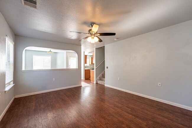 Foto del edificio - 4-Bedroom Comfort Near Airport, Eats & Entertainment