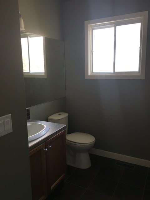 Building Photo - 2 Bed 1 Bath Unit in Olds, AB