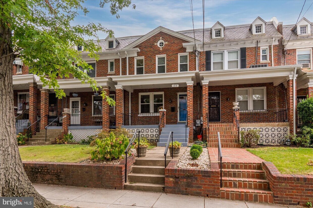 Primary Photo - 26 Hamilton St NW