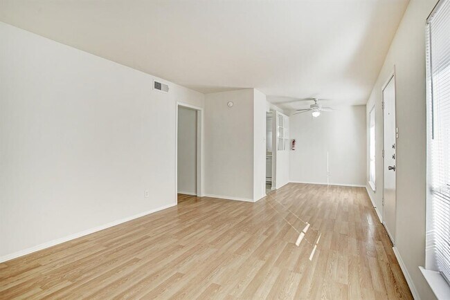 Building Photo - 3407 Graustark St