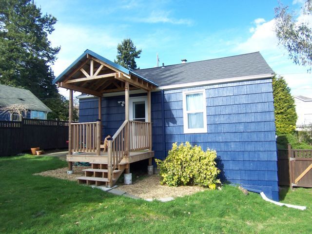 Building Photo - Quaint and Immaculate Home