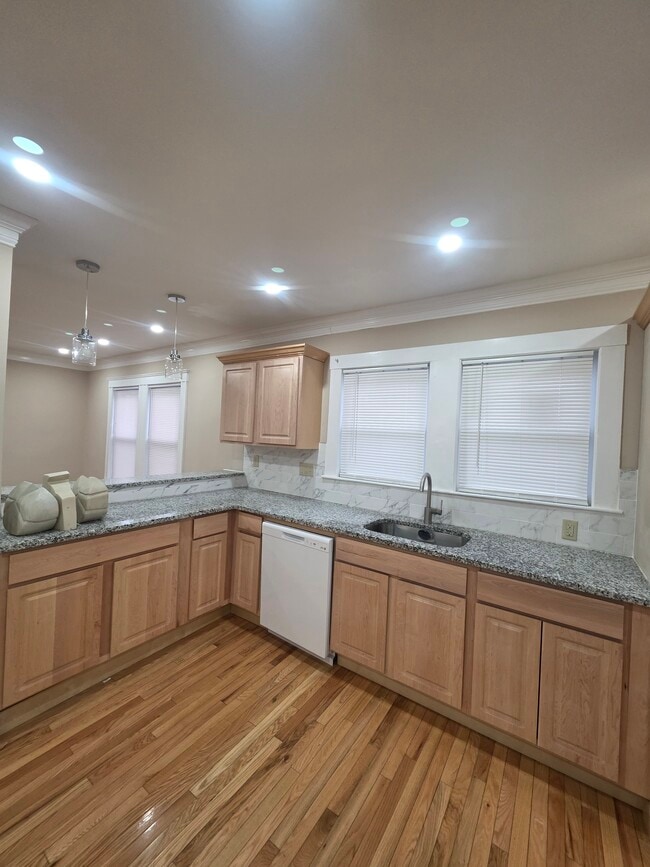 Building Photo - 14 Vera St